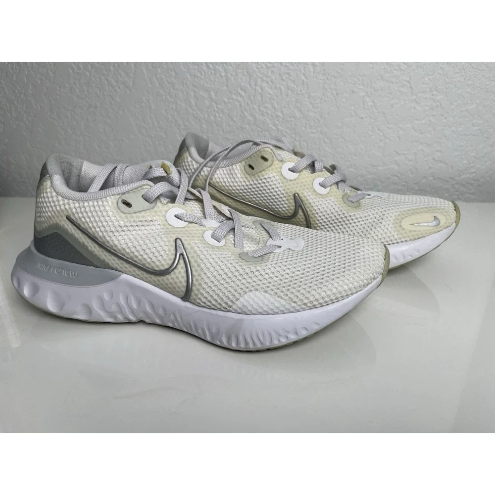 Nike Renew Run Women's Size 7.5 Shoes Pure Platinum/Metallic Silver CK6360 003‎